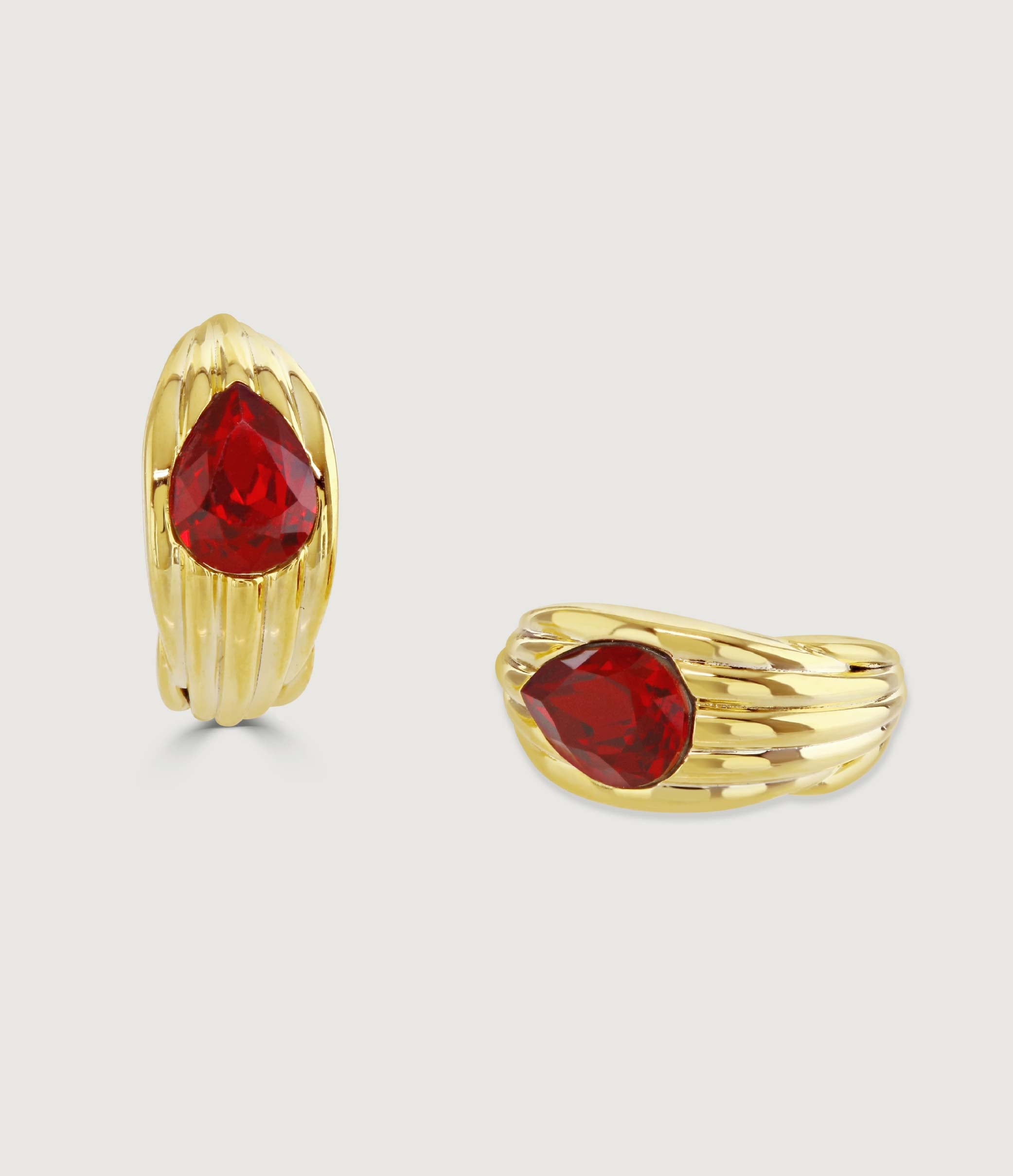 *GARNET PRALINE HUGGIE EARRING