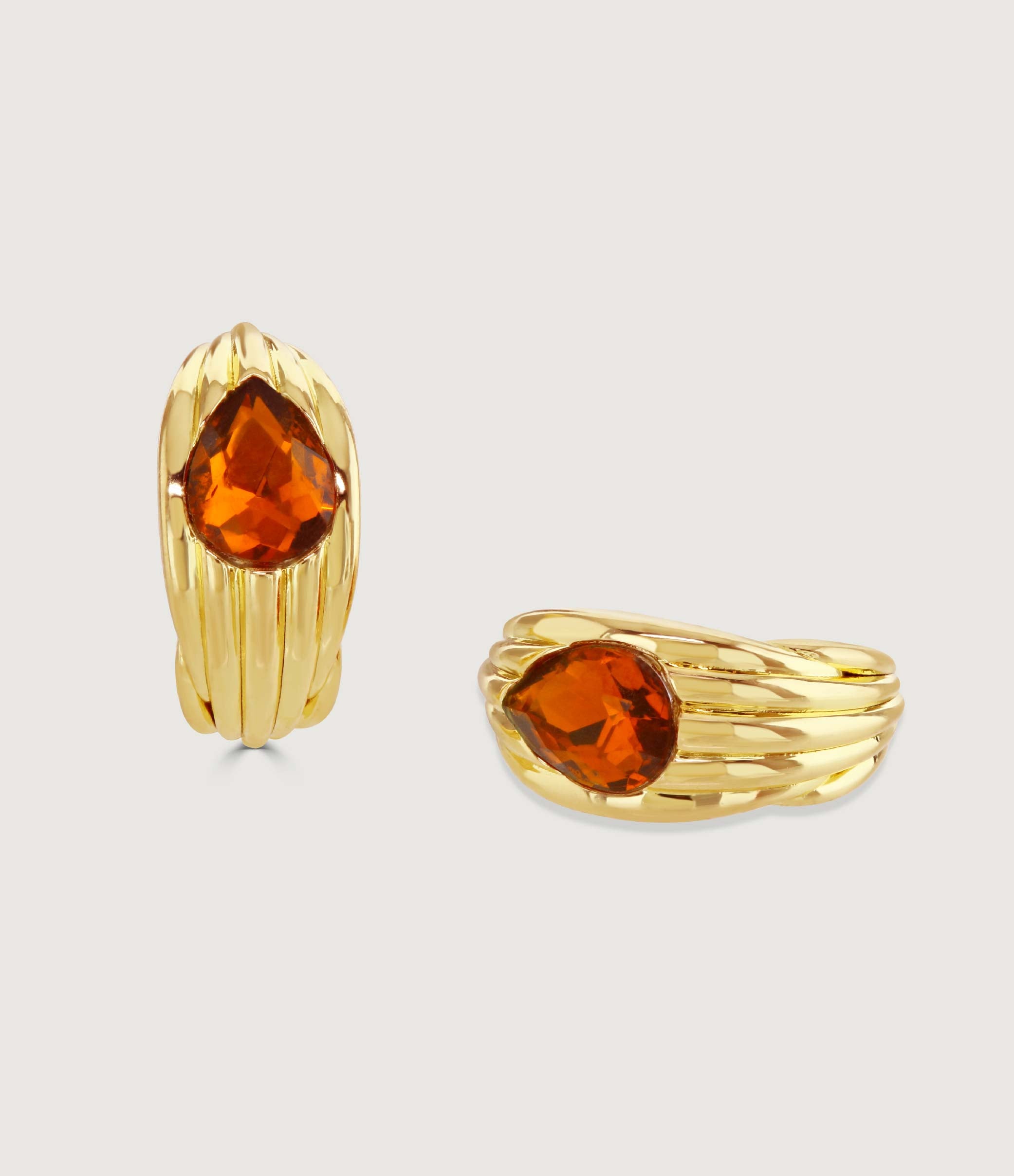 *GARNET PRALINE HUGGIE EARRING