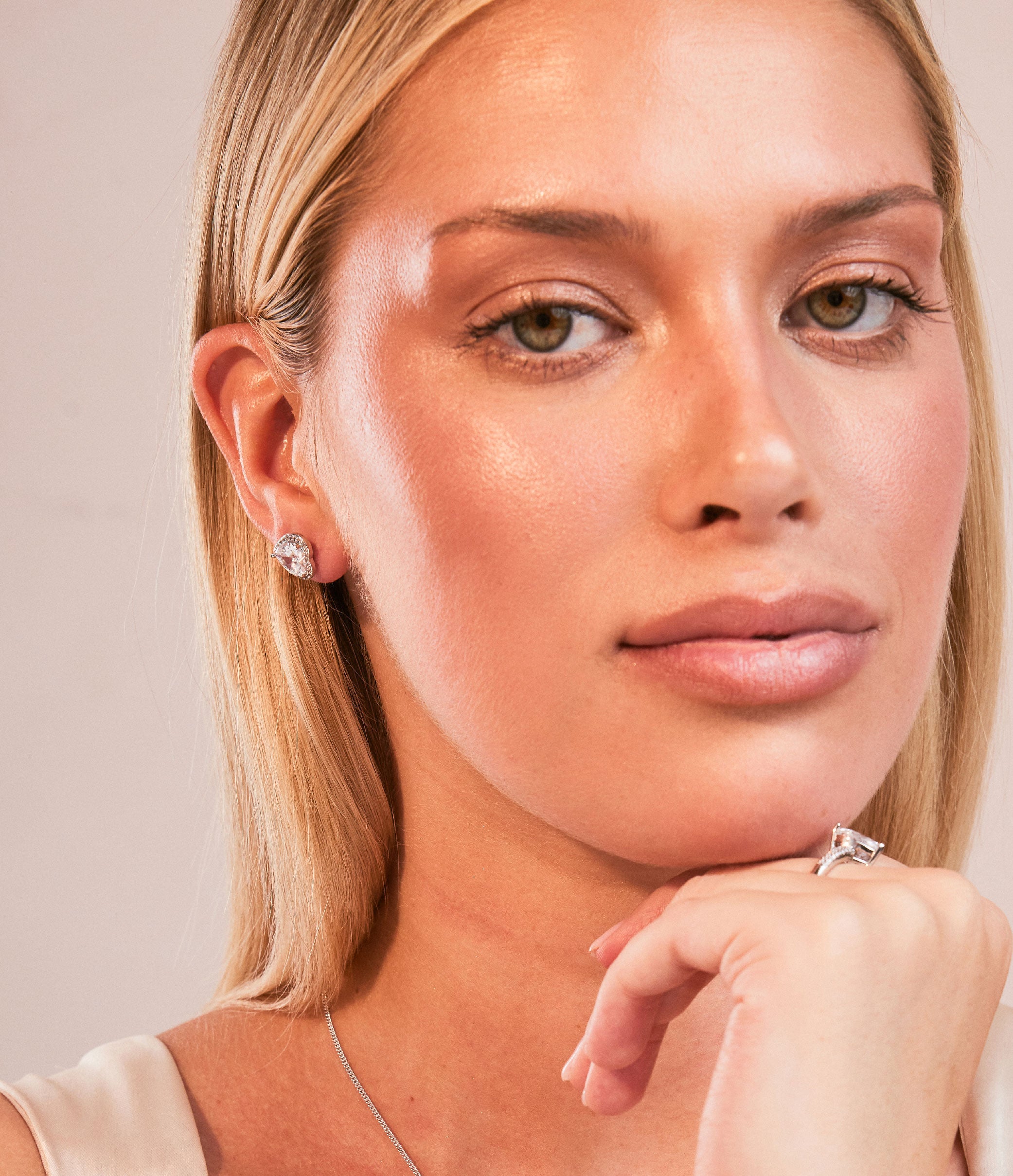 CLEAR SPARKLE HEART EARRINGS