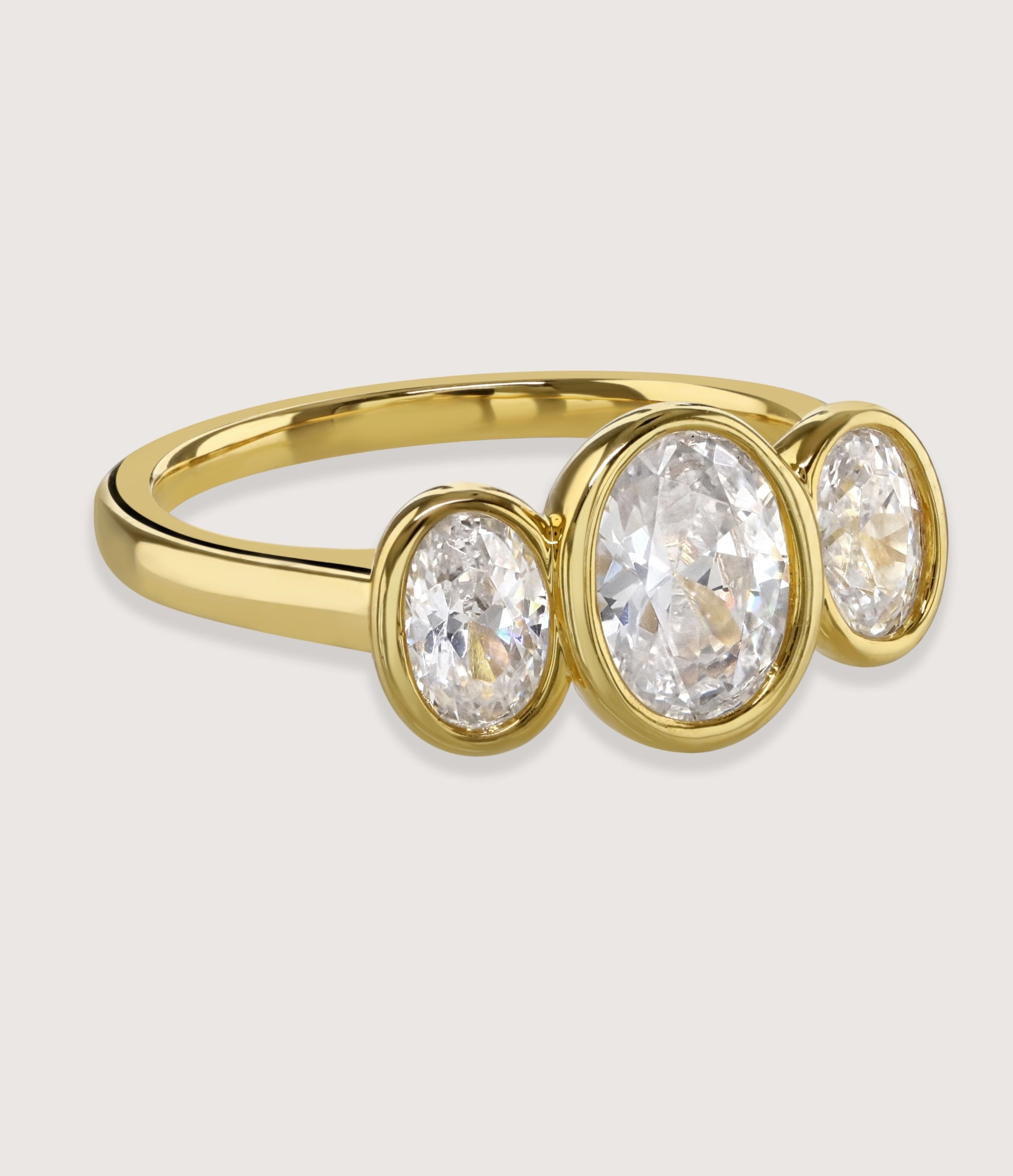 BUCKLEY LUXE - BEZEL SETTING OVAL TRILOGY DIAMOND RING