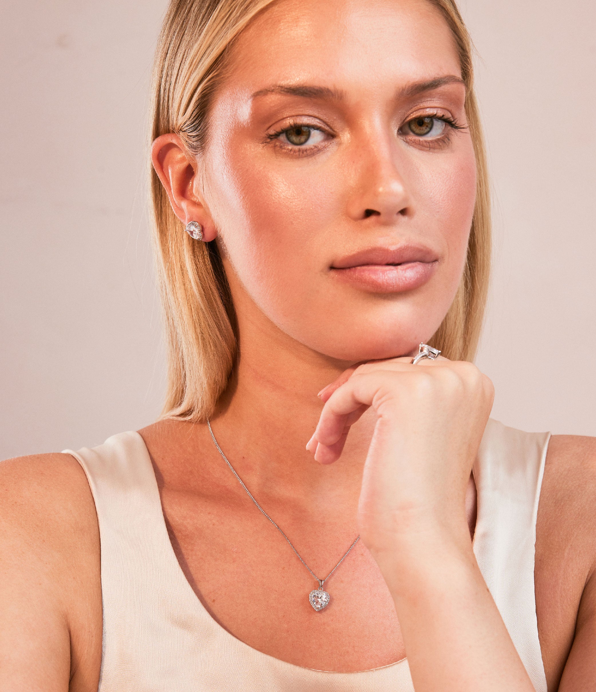 THE CARAT COLLECTION - CLEAR SPK HEART EARRINGS